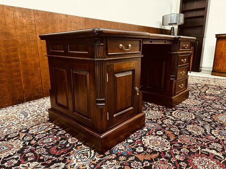 Klassiek-Engels-Bureau-Lederen-Inleg