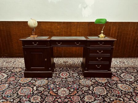 Smal-Klassiek-Engels-Bureau