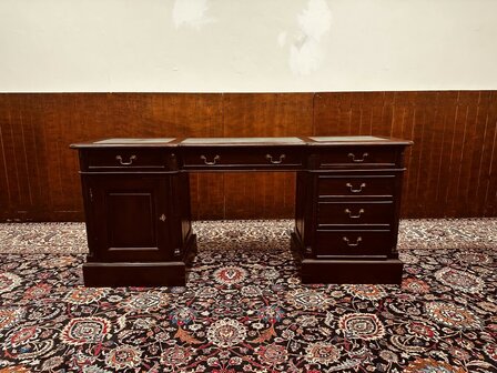 Smal-Klassiek-Engels-Bureau