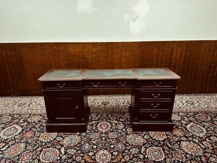 Smal-Klassiek-Engels-Bureau