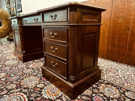 Smal-Klassiek-Engels-Bureau