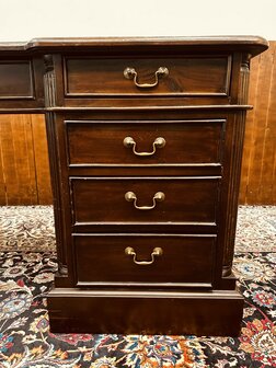 Smal-Klassiek-Engels-Bureau