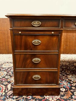 Klassiek-Engels-Heldense-Exlcusive-Bureau