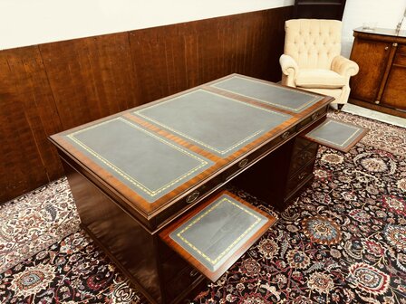 Klassiek-Engels-Heldense-Exlcusive-Bureau