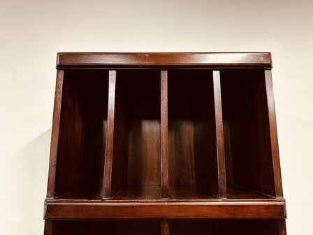 Klassiek-Engelse-Boekenkast