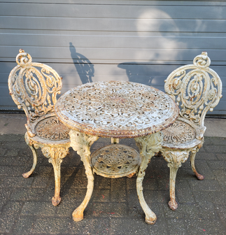 Antieke-gietijzeren-tuinset-bistro-set-tafel-met-2-stoelen-van-gietijzer-1