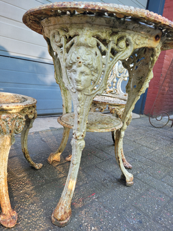 Antieke-gietijzeren-tuinset-bistro-set-tafel-met-2-stoelen-van-gietijzer-4