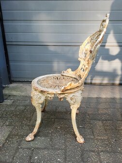 Antieke-gietijzeren-tuinset-bistro-set-tafel-met-2-stoelen-van-gietijzer-10