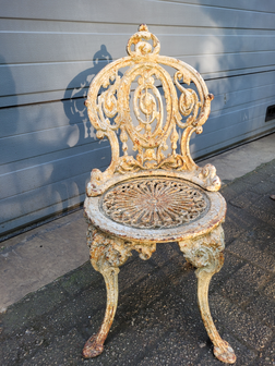 Antieke-gietijzeren-tuinset-bistro-set-tafel-met-2-stoelen-van-gietijzer-11