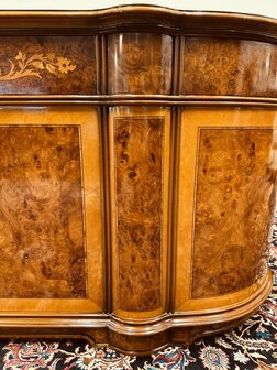 Klassiek-Italiaans-Wortelhout-Bureau-met-Achterschot