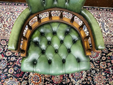Groene-Chesterfield-Captain-Chair