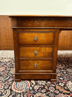 Klassiek-Italiaans-Bureau