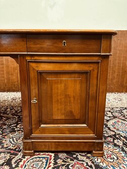 Klassiek-Italiaans-Bureau