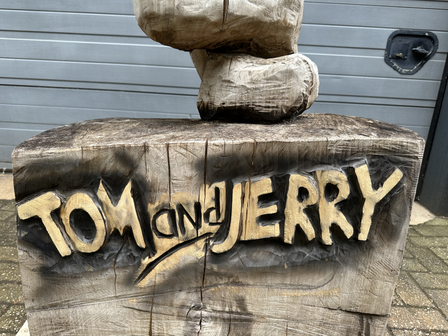 Levensgroot-houten-standbeeld-houtsnijwerk-kunstwerk-van-tom-en-jerry-8