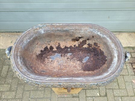 Antieke-gietijzeren-bloembak-jardiniere-zwart-van-gietijzer-met-handvaten-5