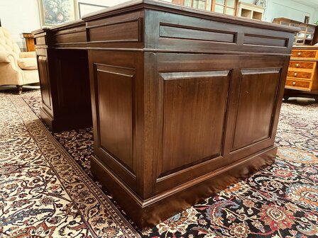 Engels-Antiek-Bureau