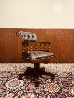 Klassiek-Engelse-Captain-Chair