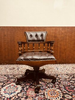 Klassiek-Engelse-Captain-Chair
