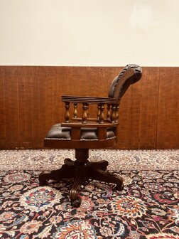 Klassiek-Engelse-Captain-Chair