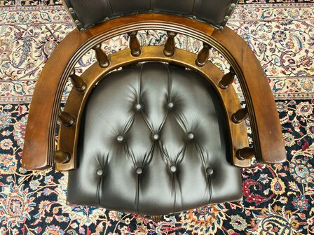 Klassiek-Engelse-Captain-Chair