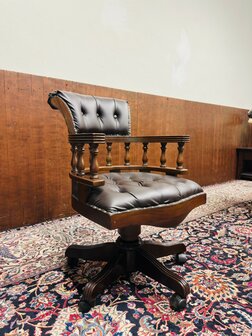 Klassiek-Engelse-Captain-Chair
