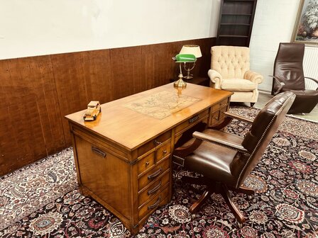 Klassiek-Engels-Bureau-Landkaart