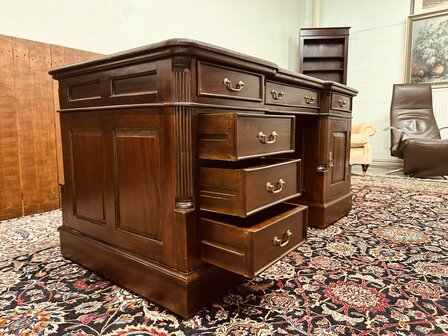 Klassiek-Engels-Bureau