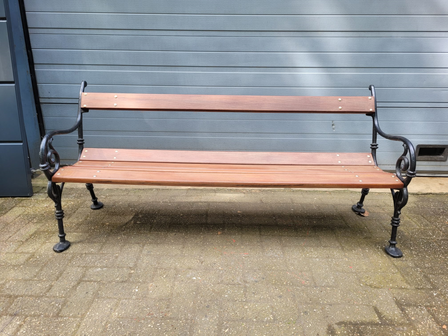Antieke-gietijzeren-tuinbank-parkbank-van-gietijzer-en-hardhout