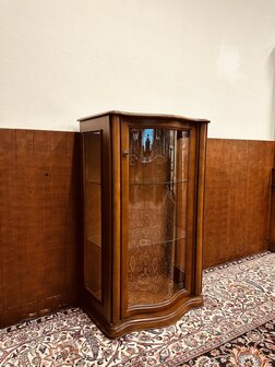 Klassieke-art-nouveau-Vitrine