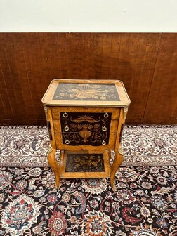 Antieke-Franse-Sidetable