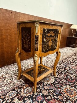 Antieke-Franse-Sidetable