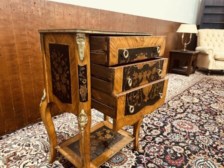Antieke-Franse-Sidetable