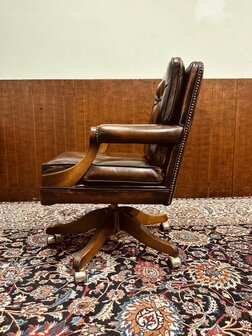 Chesterfield-Bureaustoel-Bruin