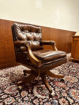 Chesterfield-Bureaustoel-Bruin