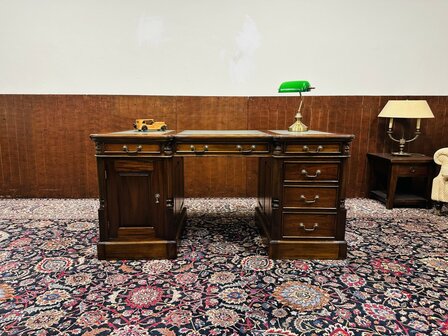 Klassiek-Engels-Bureau-Groen
