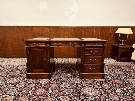 Klassiek-Engels-Bureau-Groen