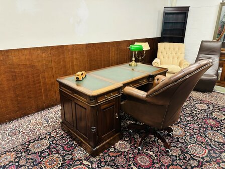 Klassiek-Engels-Bureau-Groen