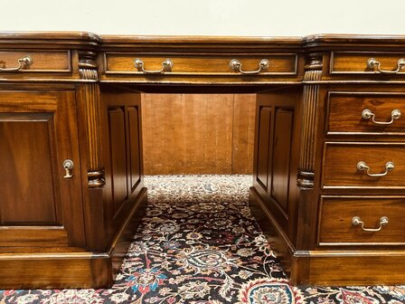 Klassiek-Engels-Bureau-Groen