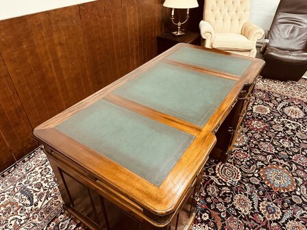 Klassiek-Engels-Bureau-Groen