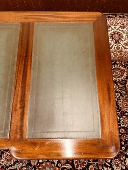 Klassiek-Engels-Bureau-Groen