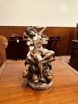 Vrouw-schelp-bronzen-fontein