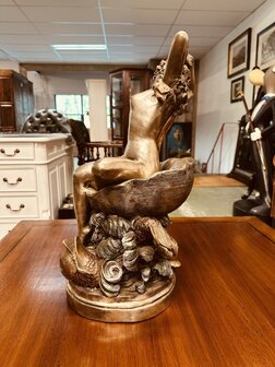 Vrouw-schelp-bronzen-fontein-3