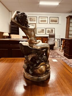 Vrouw-schelp-bronzen-fontein-6