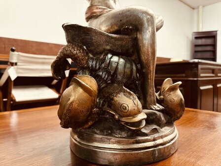 Vrouw-schelp-bronzen-fontein-12