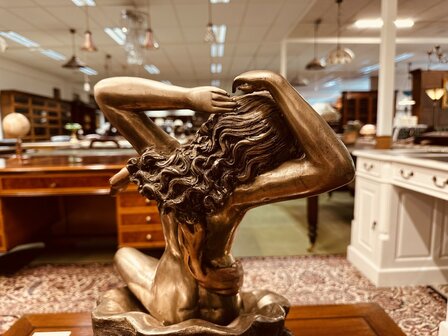 Vrouw-schelp-bronzen-fontein-17