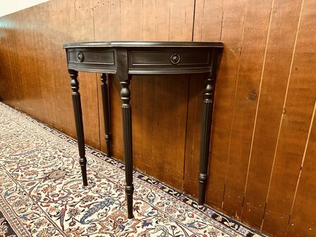 Klassiek-Engelse-Side-Table