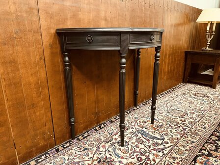 Klassiek-Engelse-Side-Table