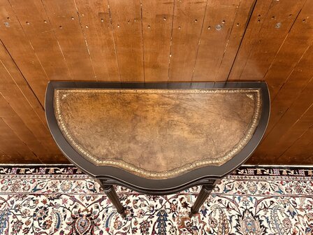 Klassiek-Engelse-Side-Table