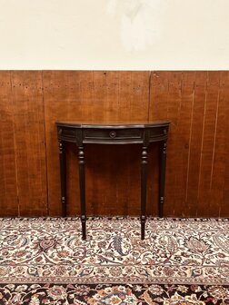 Klassiek-Engelse-Side-Table