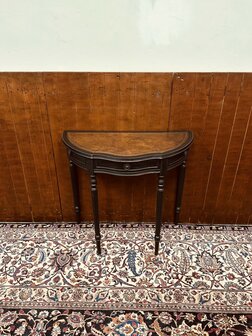Klassiek-Engelse-Side-Table